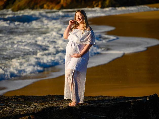 Gestante  de Ensaio Gestante na Praia do Estaleirinho, Balneário Camboriú – SC