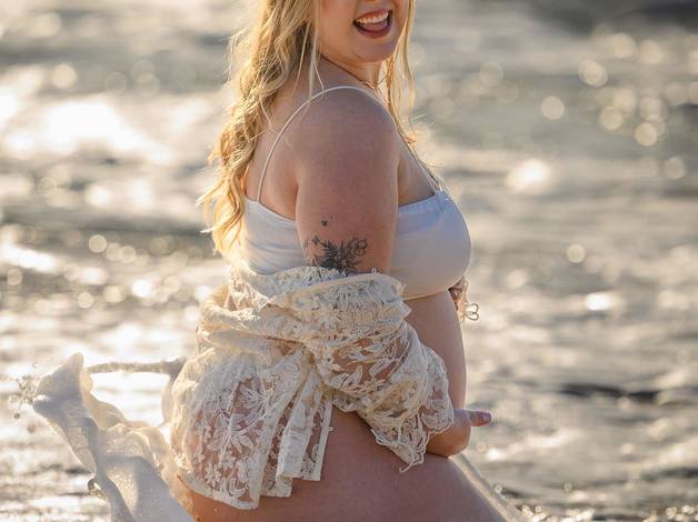 Gestante  de Ensaio Gestante na Praia do Estaleirinho, Balneário Camboriú – SC