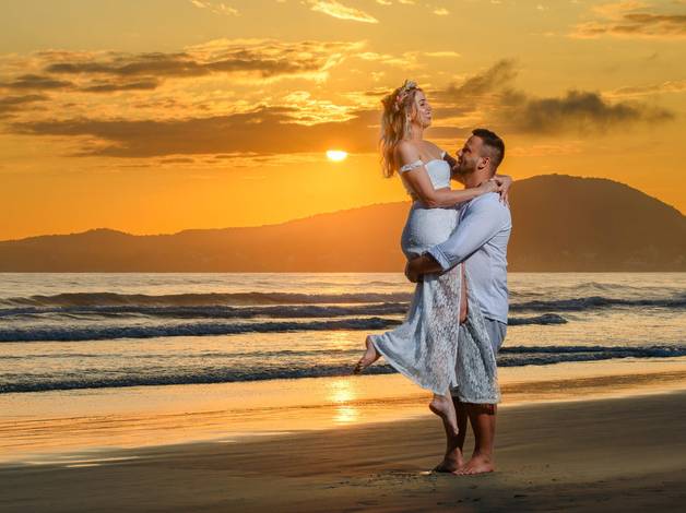 Ensaio Casal - Pré-wedding de Ensaio Pré-Wedding na Praia de Bombas, em Bombinhas – SC