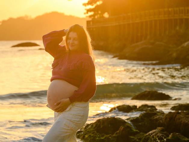 Gestante  de Ensaio Gestante ao Amanhecer em Bombinhas, SC | Fotógrafo de Família em Santa Catarina