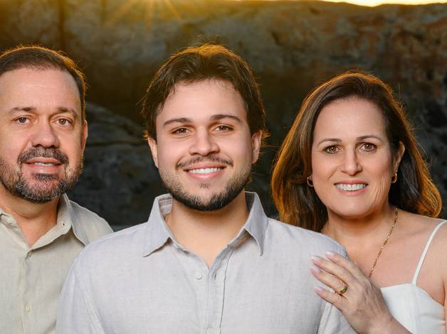 Família de Ensaio de Família na Praia do Estaleirinho em Balneário Camboriú – SC