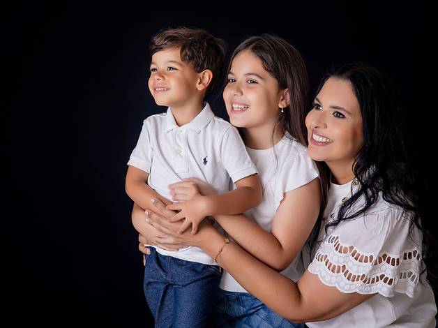 FAMÍLIA de Célia, Débora e Diego