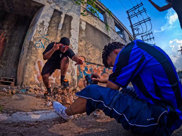 MODA STREET WEAR de OAKLEY + CHEETOS