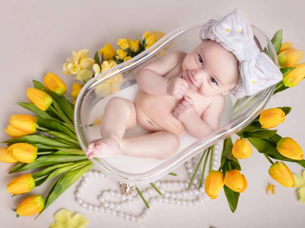 ACOMPANHAMENTO BEBÊ de 4 MESES RAYLARA - MILK BATH - BANHO DE LEITE