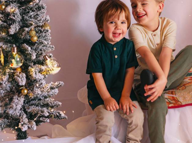 Família de Simplesmente Natal – Laís, Martin, Sebastian e Liam