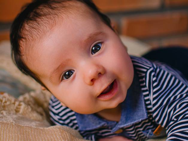 Infantil de 2 meses do Liam
