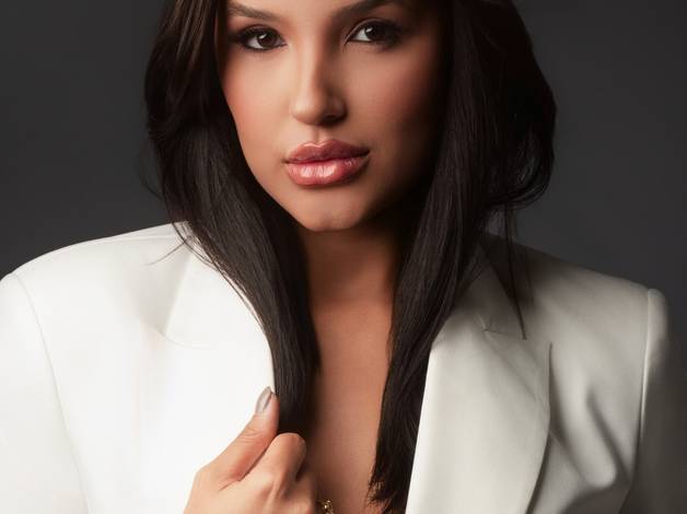 Feminino de CAROLINE ARRABAÇA