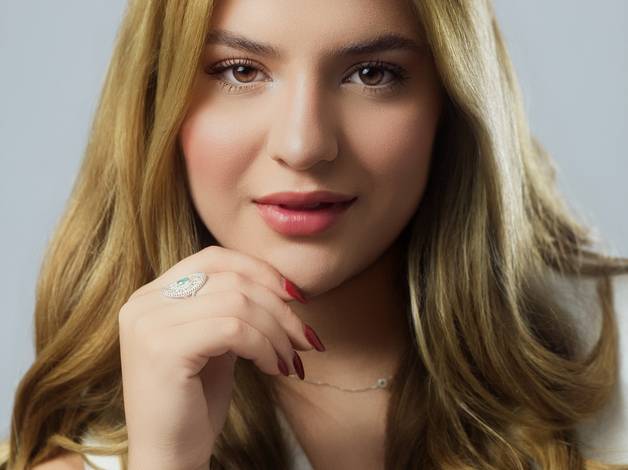 Feminino de LARISSA DIB