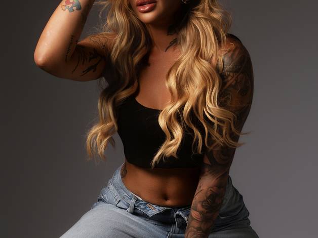 Feminino de CAMILA TRINDADE