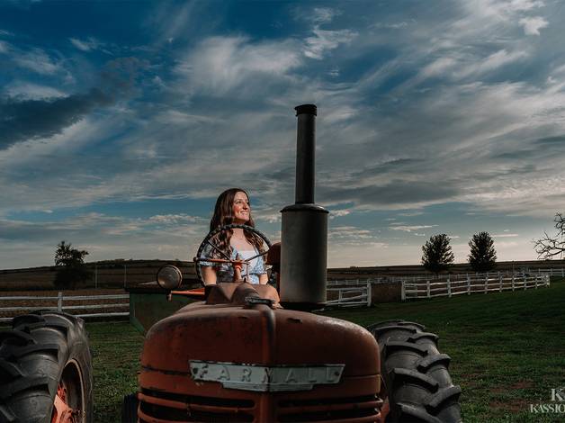 Senior Portrait of Maria Luiza - Senior Portrait