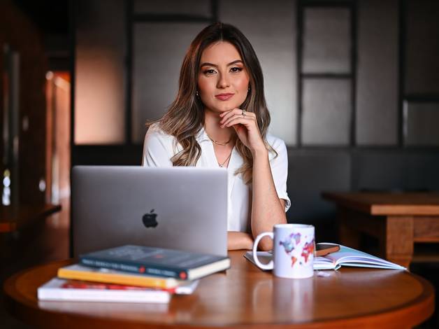 Sessão Carreira de Carine Almeida