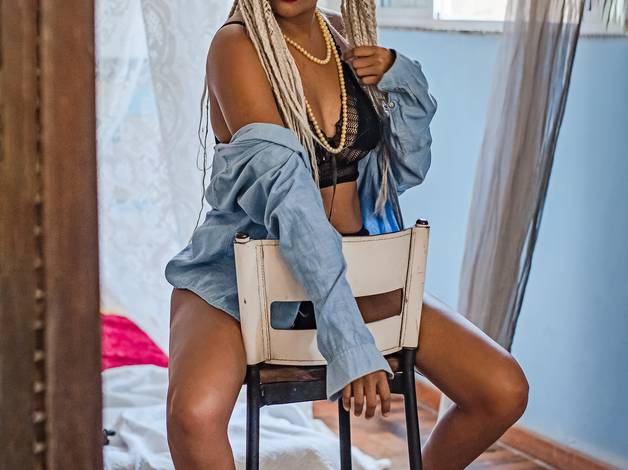 Ensaio Sensual de Tati Ribeiro 