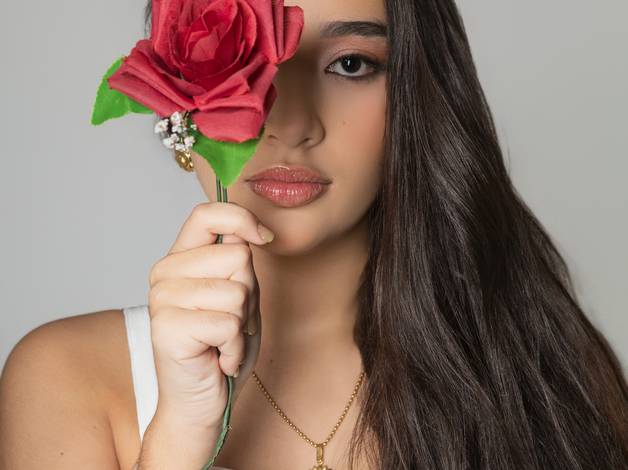 DEBUTANTE de A DELICADEZA DE UMA NOVA FASE.