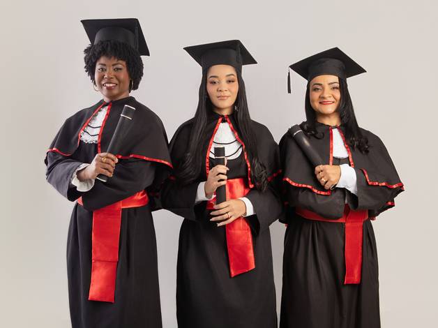 FORMATURA de TRÊS AMIGAS, UMA CONQUISTA, UMA VIDA INTEIRA DE HISTÓRIA JUNTAS