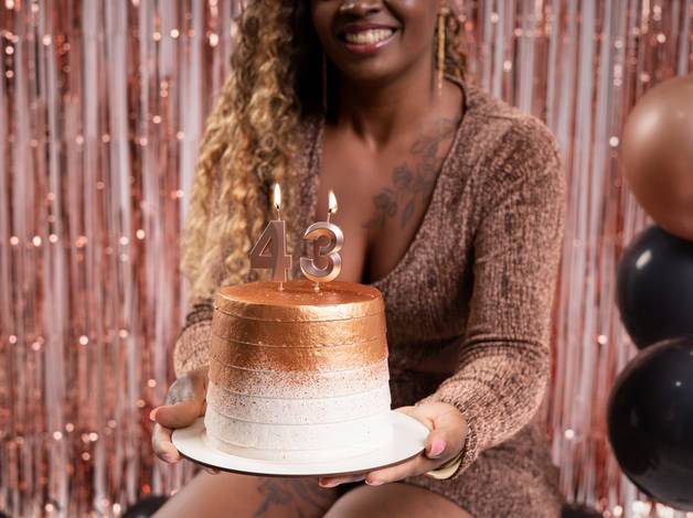 ANIVERSÁRIO de 43 ANOS DE HISTÓRIAS,  SORRISOS E MUITOS MOTIVOS PARA CELEBRAR.  