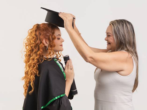 FORMATURA de O SONHO DELA TAMBÉM É O  SONHO DA MÃE.