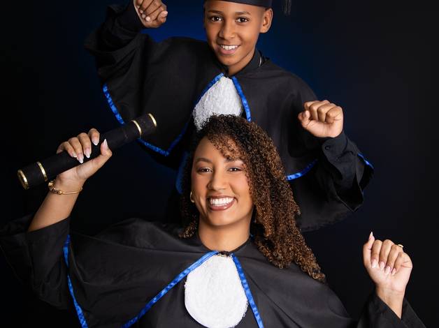 FORMATURA de QUEM SERÁ QUE ESTÁ SE  FORMANDO? ELE OU ELA?