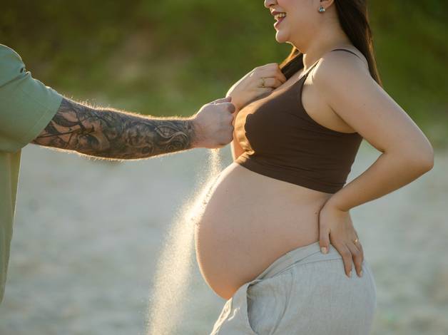 Gestante Externo de O AMOR TAMBÉM DEIXA MARCAS  NA AREIA. 