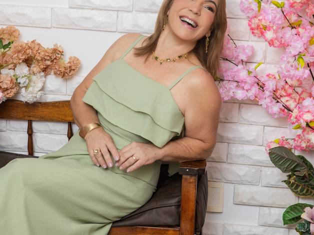 FEMININO de SUA BELEZA MERECE SER  CELEBRADA.