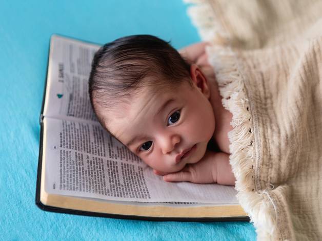 Newborn de  A HISTÓRIA DELE JÁ COMEÇA ABENÇOADA. 