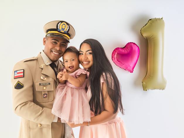 SMASH THE CAKE de A MISSÃO DELE TAMBÉM É  PROTEGER O MAIOR AMOR DA VIDA.