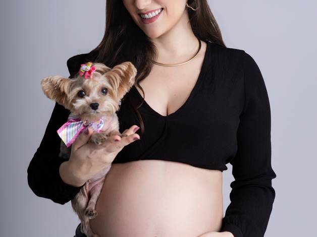 GESTANTE ESTÚDIO de TEM MAIS UM CORAÇÃO ESPERANDO POR ESSE BEBÊ. 