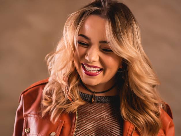 Institucionais de Editorial Gessica Shuab