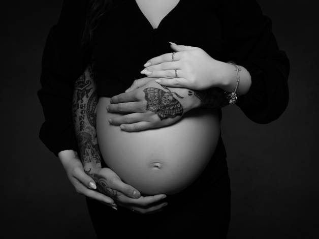 Maternidade de Na doce espera pela bebé  E.
