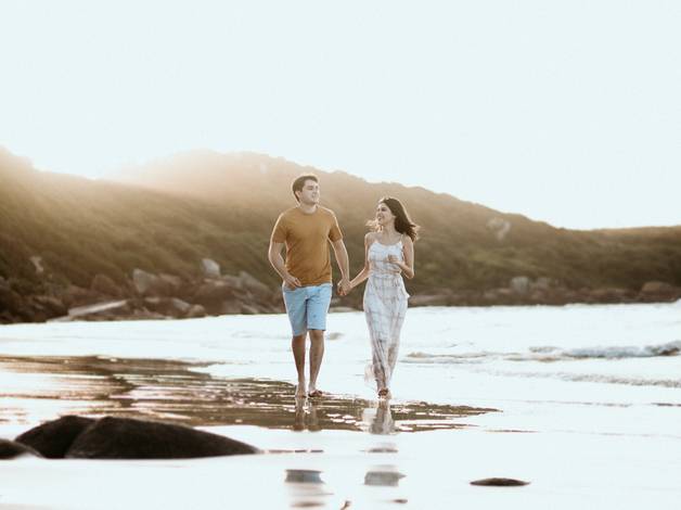 Sessão pré casamento  de Nascer do sol na Guarda do Embau | Barbara e Fernando