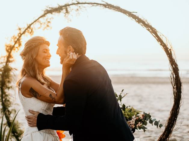 Casamento  de Casamento ao nascer do sol na Praia do Rosa