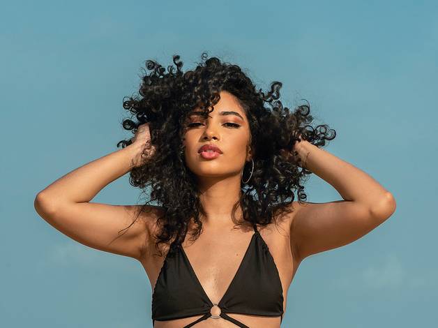 Praia de Thainá Silva - Maquiadora do Espaço Thaís Silva  ( cabeleireira.afro)