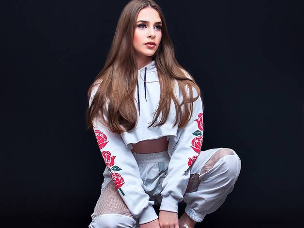 FEMININO de AMANDA BOLITO