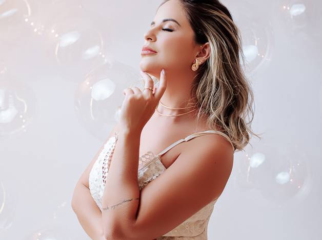 Femininos de Lana Cristina 32 anos