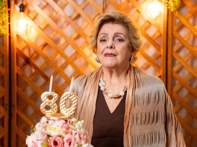 Aniversários de Angela 80 anos