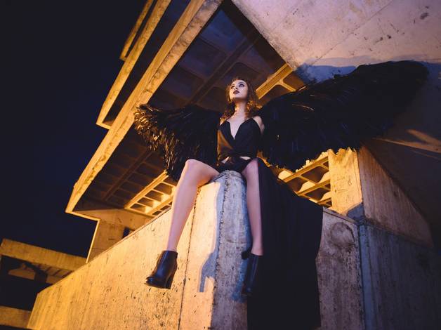 Ensaios Femininos de Black Wings