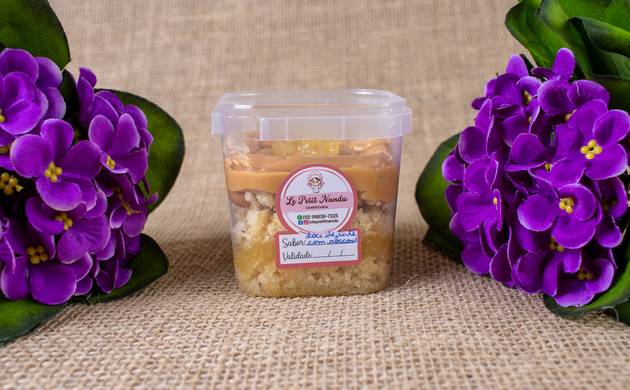 Bolos de Pote de Doce de leite com abacaxi