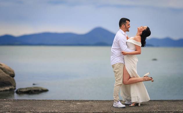 Casamento de Ensaio de Casamento em Coqueiros, Florianópolis | Djonata e Aline: Momentos Únicos e Emocionantes