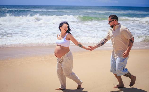 Ensaio Gestante de Ensaio Gestante na Praia do Moçambique: A Doce Espera de Carina em Florianópolis