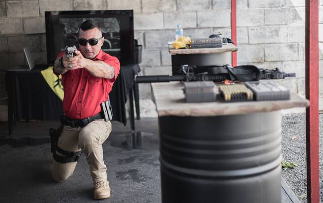 Portfólio Empresarial de Instrução de Tiro: CQB e Tiro Embarcado