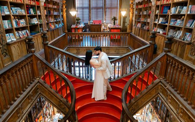 Photography of Livraria Lello Photoshoot - Matheus & Lays