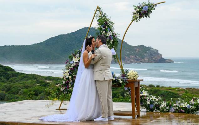 Casamento de Fotografia de Casamento na Fazenda Verde da Praia do Rosa: O Dia Inesquecível de Cristiane e Adriano