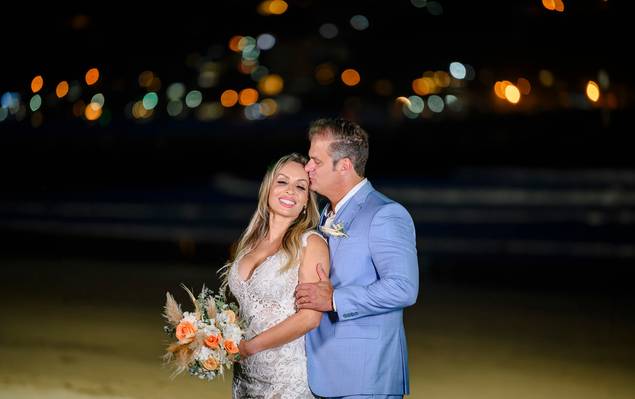 Casamento de Um Casamento Íntimo com Vista para o Mar: Erika e Marcus em Itapema