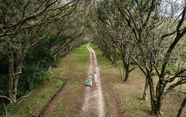 Ensaio Casal - Pré Casamento de Ensaio Pré-Wedding  na Praia de Taquarinhas, Balneário Camboriú