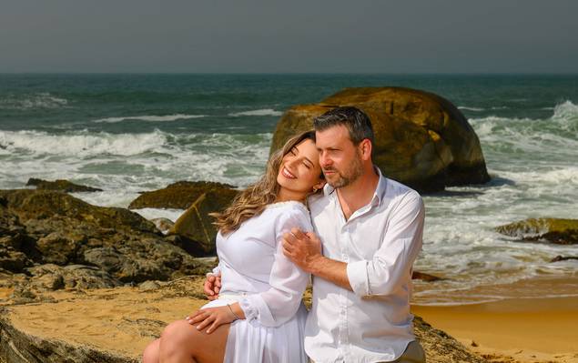 Ensaio Casal - Pré-wedding de Pré-wedding na Praia do Estaleirinho: Ensaio de Casal no Litoral SC
