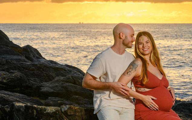 Gestante - Família de Ensaio Gestante em Família na Praia do Estaleirinho ao Amanhecer | Balneário Camboriú – SC