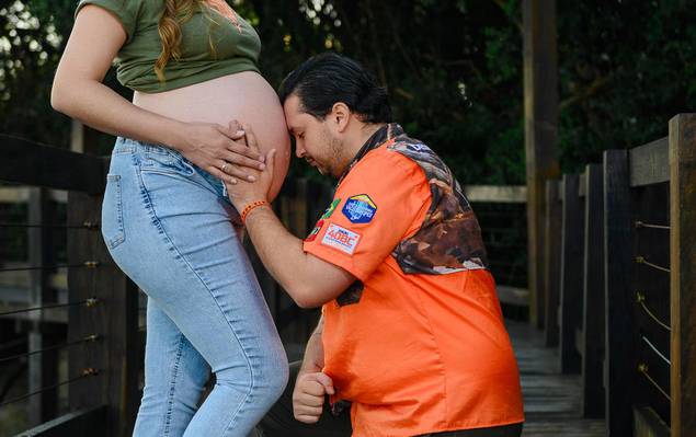 Gestante - Família de Ensaio Gestante ao Amanhecer em Bombinhas, SC | Fotógrafo de Família em Santa Catarina