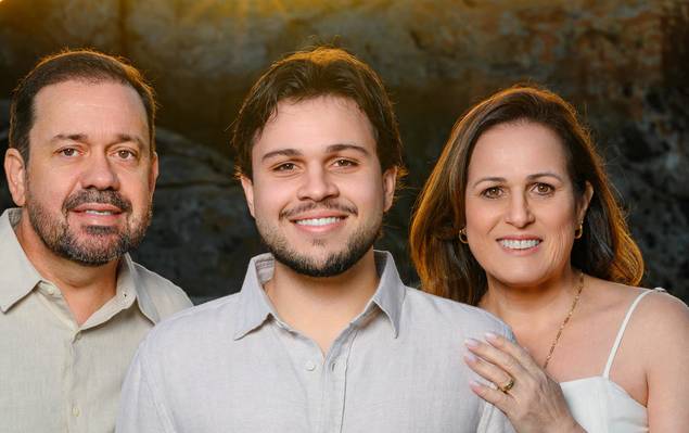 Família de Ensaio de Família na Praia do Estaleirinho em Balneário Camboriú – SC