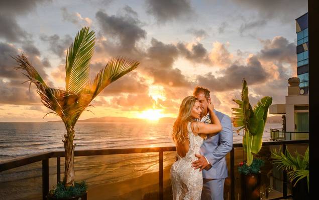 Ensaio Casal - Pré-wedding de Ensaio Pré-wedding (Trash the Dress) em Cobertura Frente Mar em Itapema
