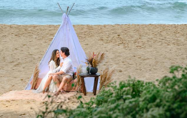 Ensaio Casal - Pré-wedding de Ensaio Pré-wedding na Praia do Estaleirinho em Balneário Camboriú - Bali Bistrô