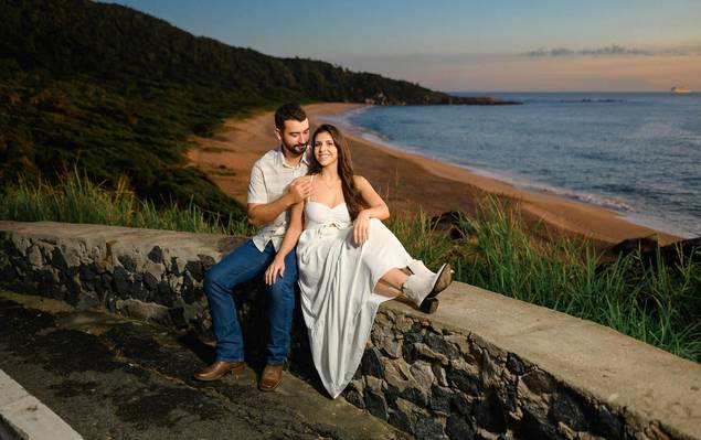 Ensaio Casal - Pré Casamento de Ensaio Pré-Wedding na Praia de Taquarinhas, Balneário Camboriú – SC